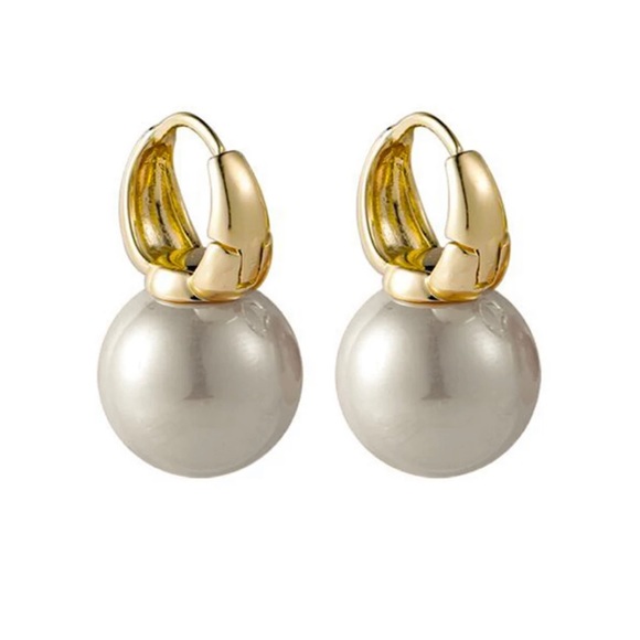 18k Gold Plated and Large Imitation Pearl Earrings - Picture 2 of 8